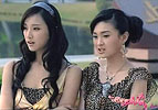 Yin Ye Zi and Chu Yi Nan as Zhao Meiran and Jin Nana